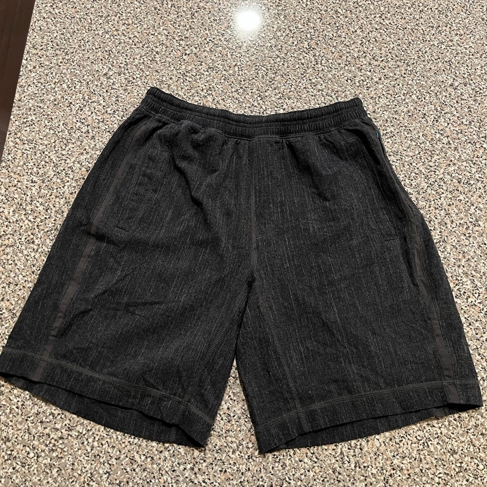 Men’s medium sized Lululemon shorts